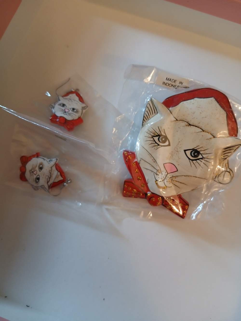 White and Red Cat Face Brooch & Earring Set